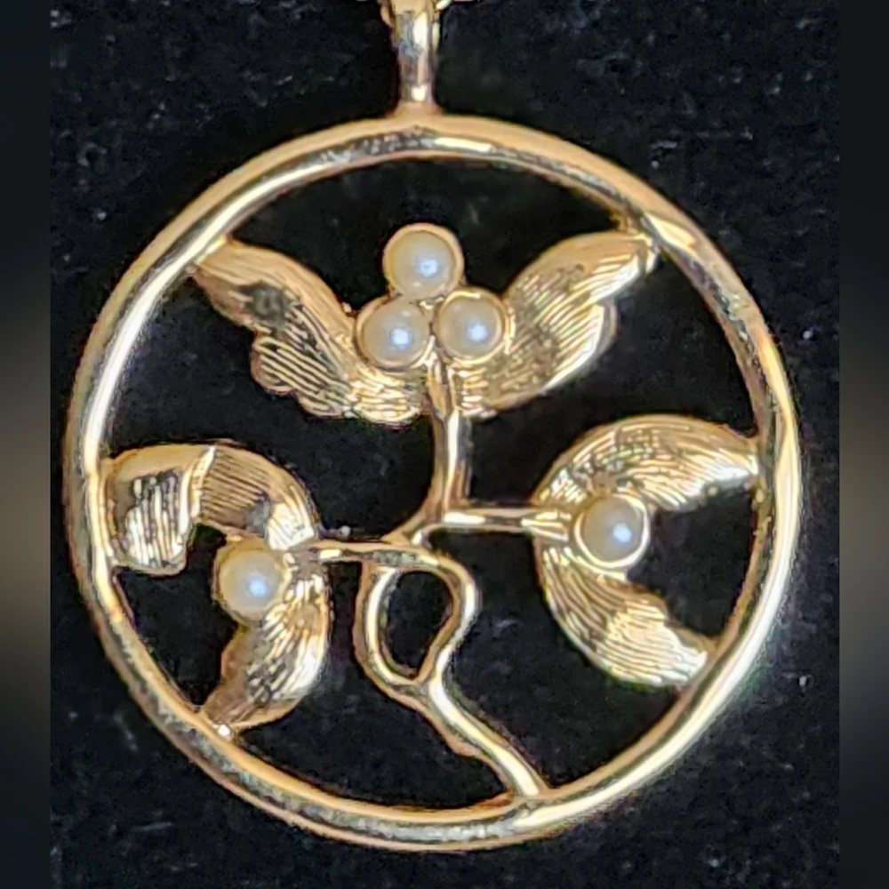VTG Avon Golden Necklace